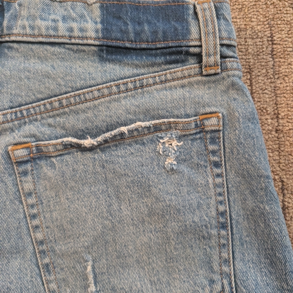 Abercrombie & Fitch The Mom Short High Waisted Distressed Jean Shorts Size 28/6 - Picture 7 of 7